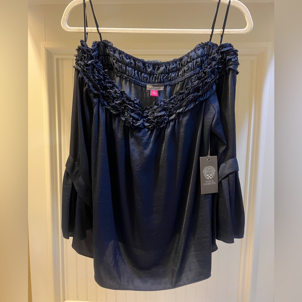 Vince Camuto Off the shoulder blouse